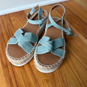 Aeropostale Blue and Tan Sandals